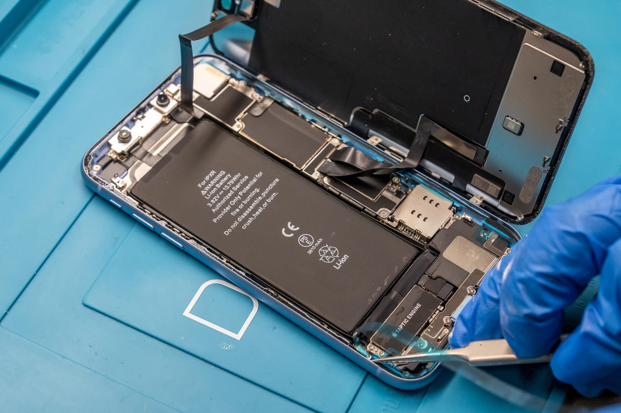 iPhone ekraan: originaal, Soft OLED või INCELL — kuidas valida optimaalne lahendus? Kõige sagedasem probleem, millega iPhone’i omanikud kokku puutuvad, on pragu